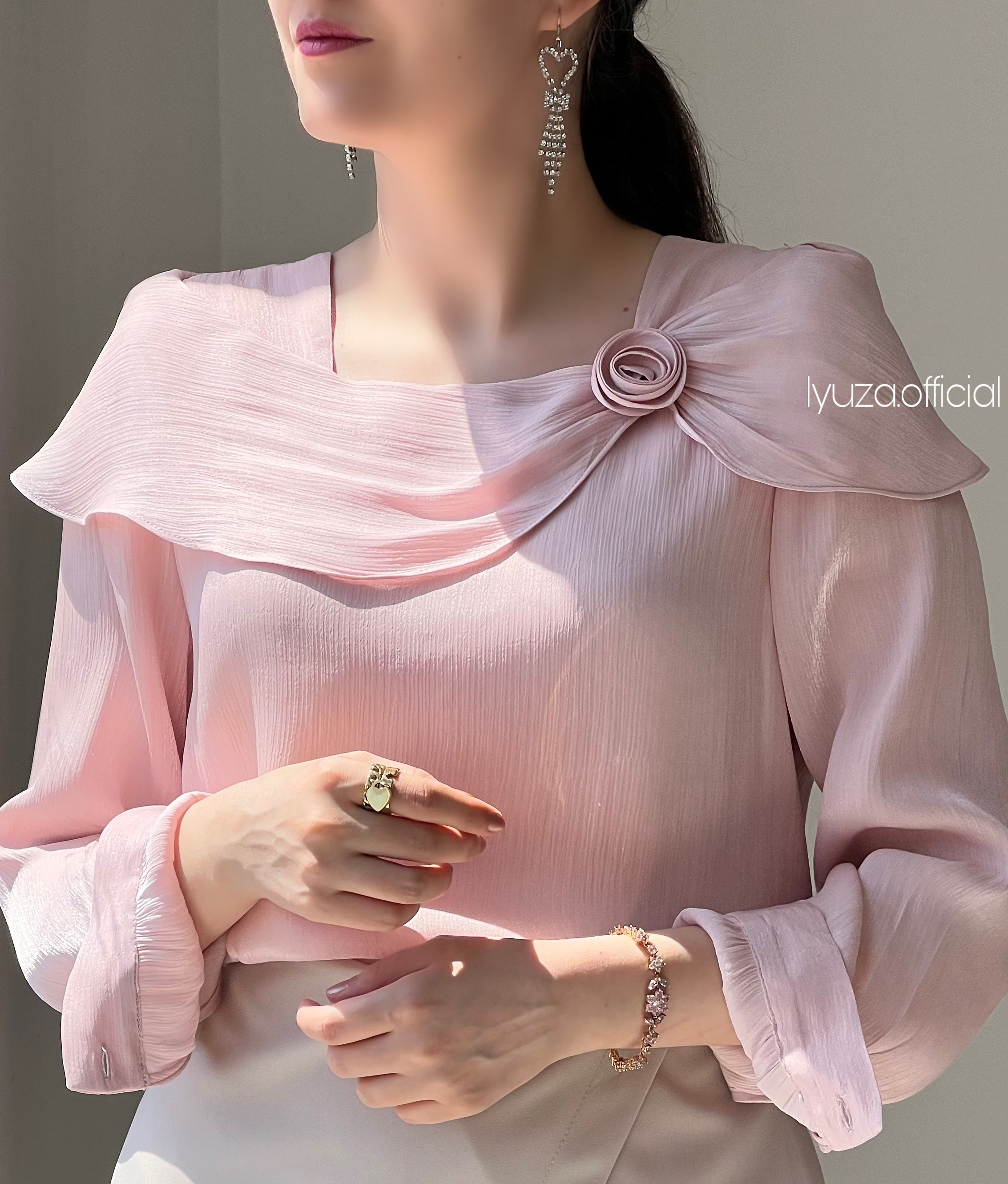 شومیز صورتی یقه گل وارداتی حریر ساتن