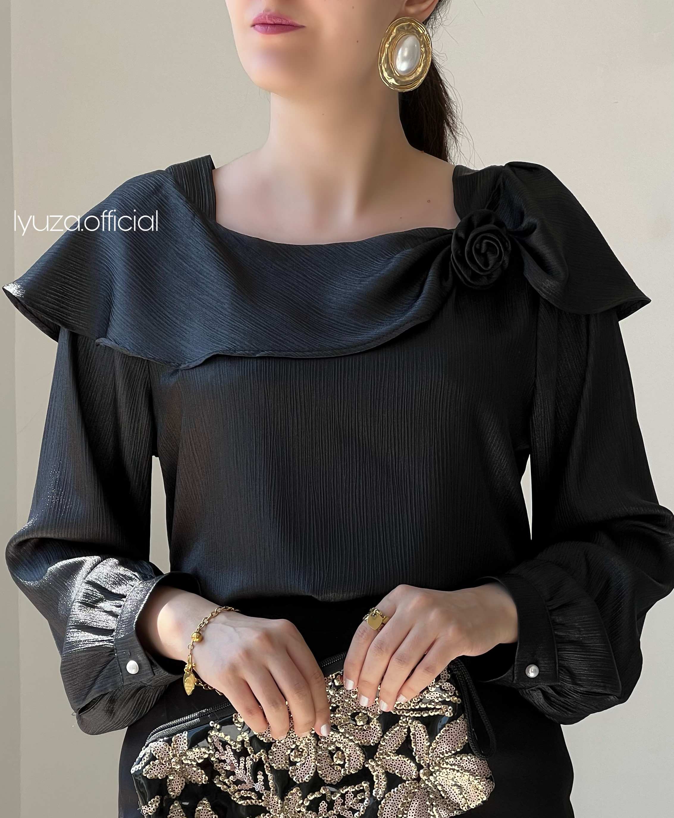 شومیز مشکی یقه گل وارداتی